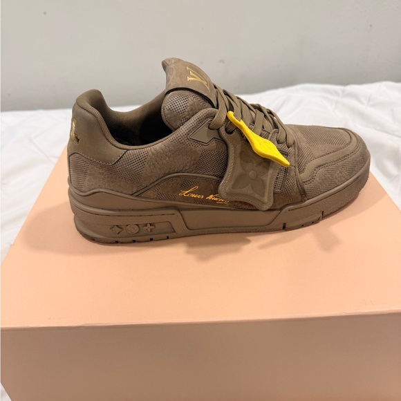 Louis Vuitton Trainee - US Size 9 - Picture 3 of 6